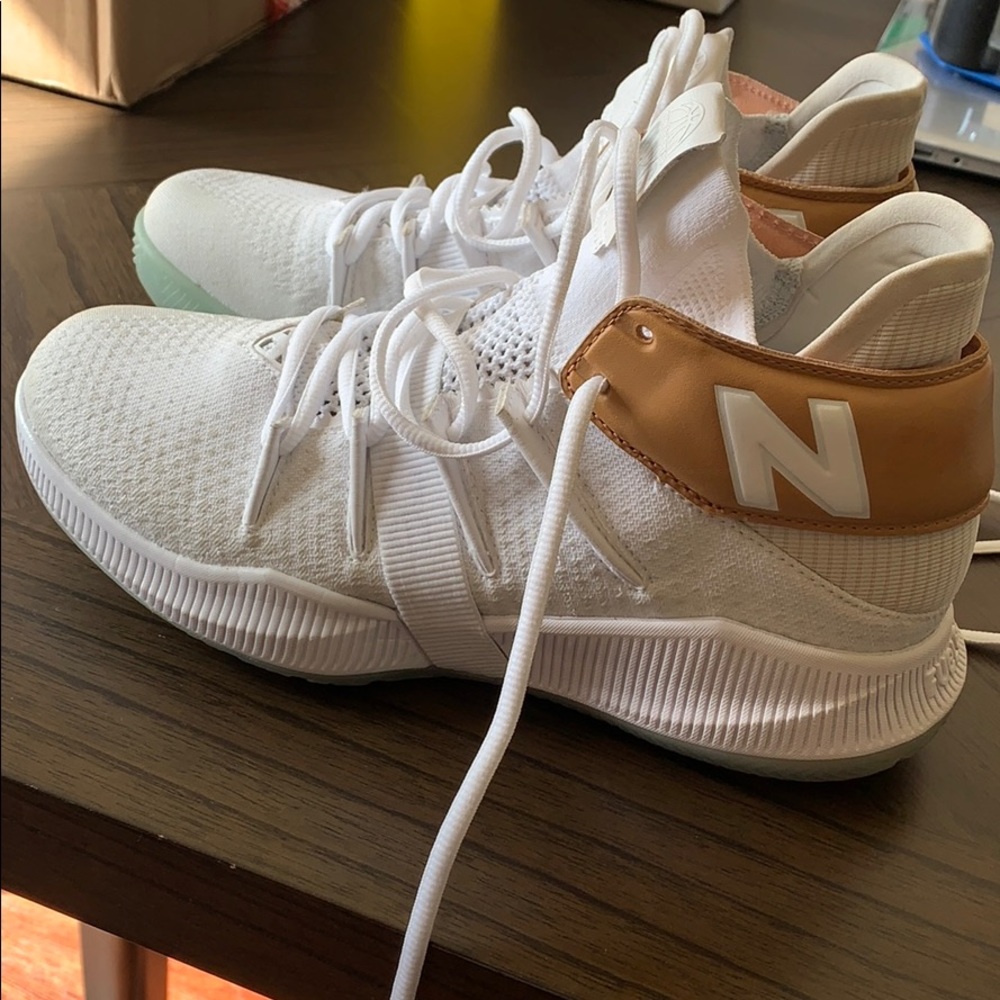 Women’s OMN1S Basketball Shoes